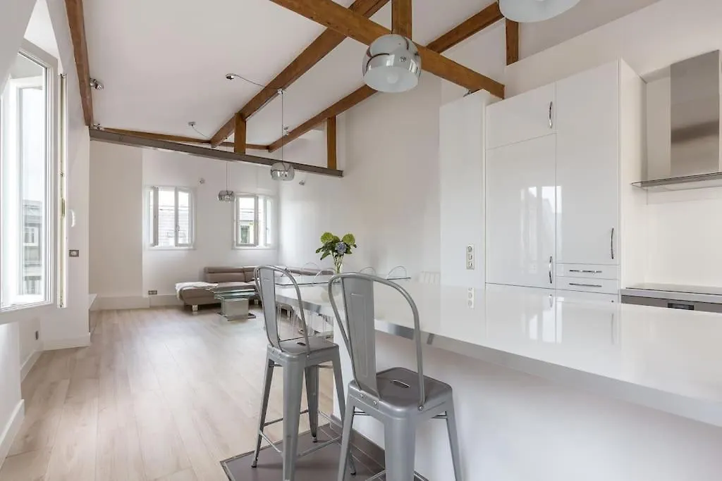 פריז Loft Refait A Neuf En Dernier Etage 2 Chambres דירה