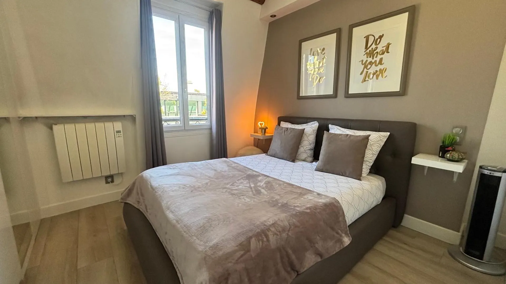 דירה פריז Loft Refait A Neuf En Dernier Etage 2 Chambres